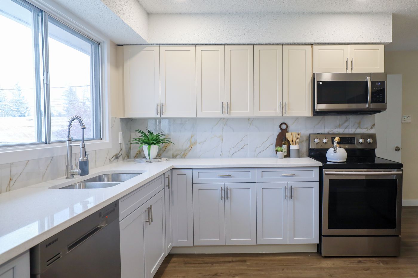 L-Shaped modular kitchen